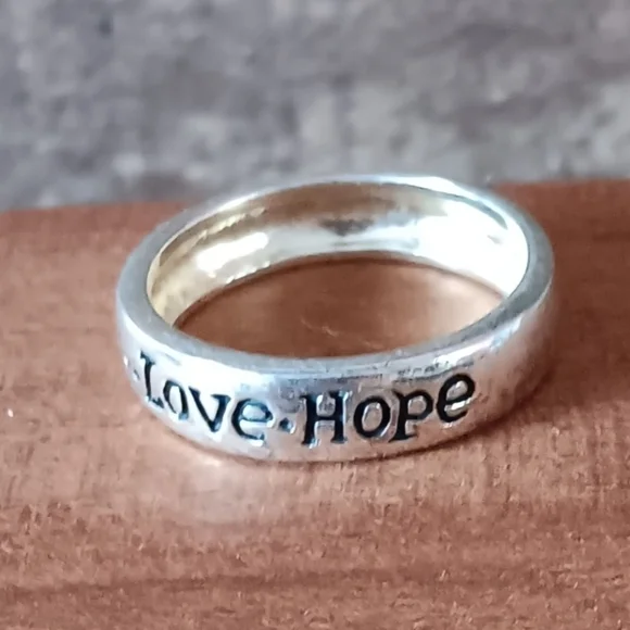 925 FAS Thai Silver Faith Love Hope Inscribed Band - Picture 3 of 7